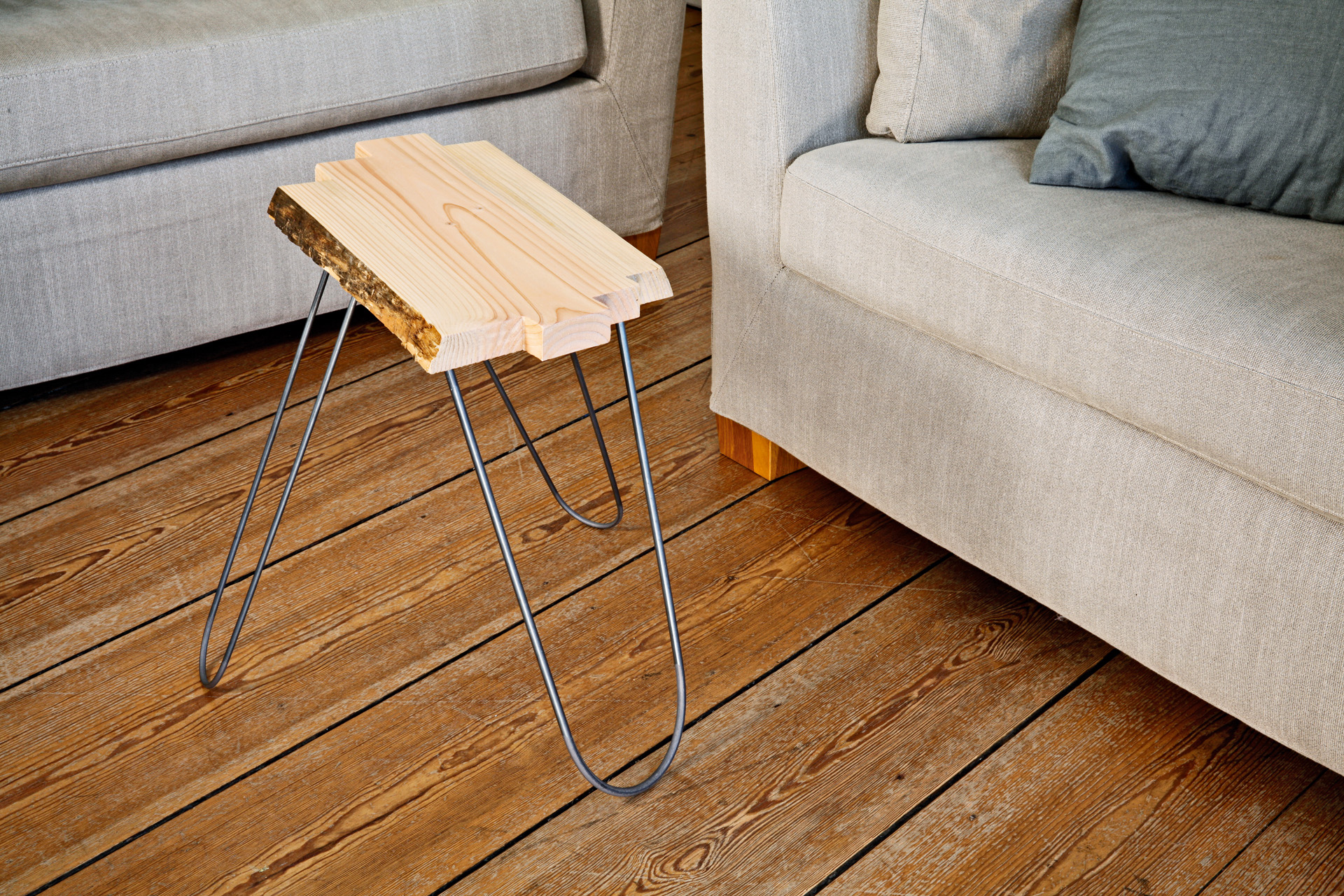 Crea tu propia mesa auxiliar DIY para la sala de estar.