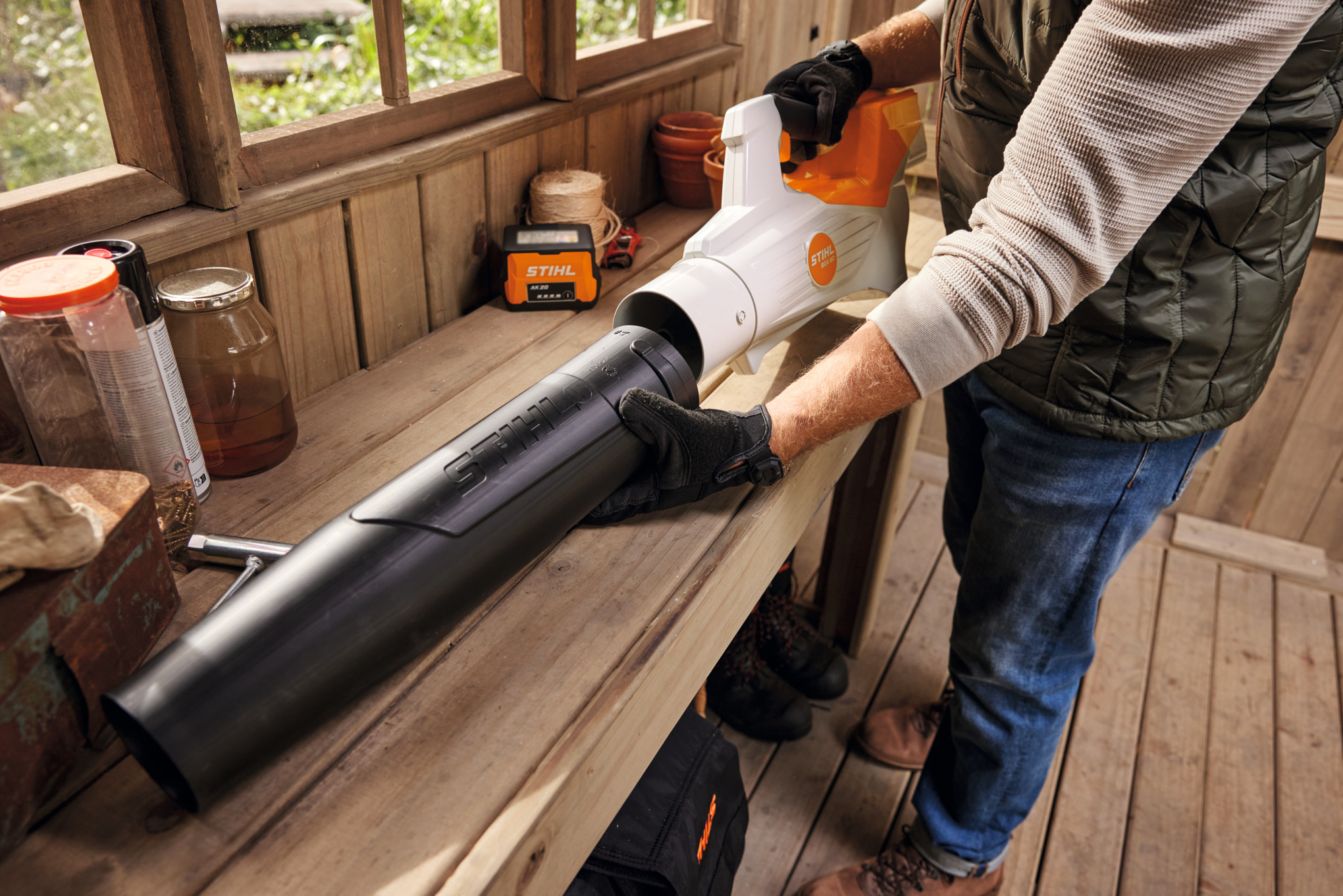 SOPLADOR BGA 50, con batería AK 20 y cargador AL 101