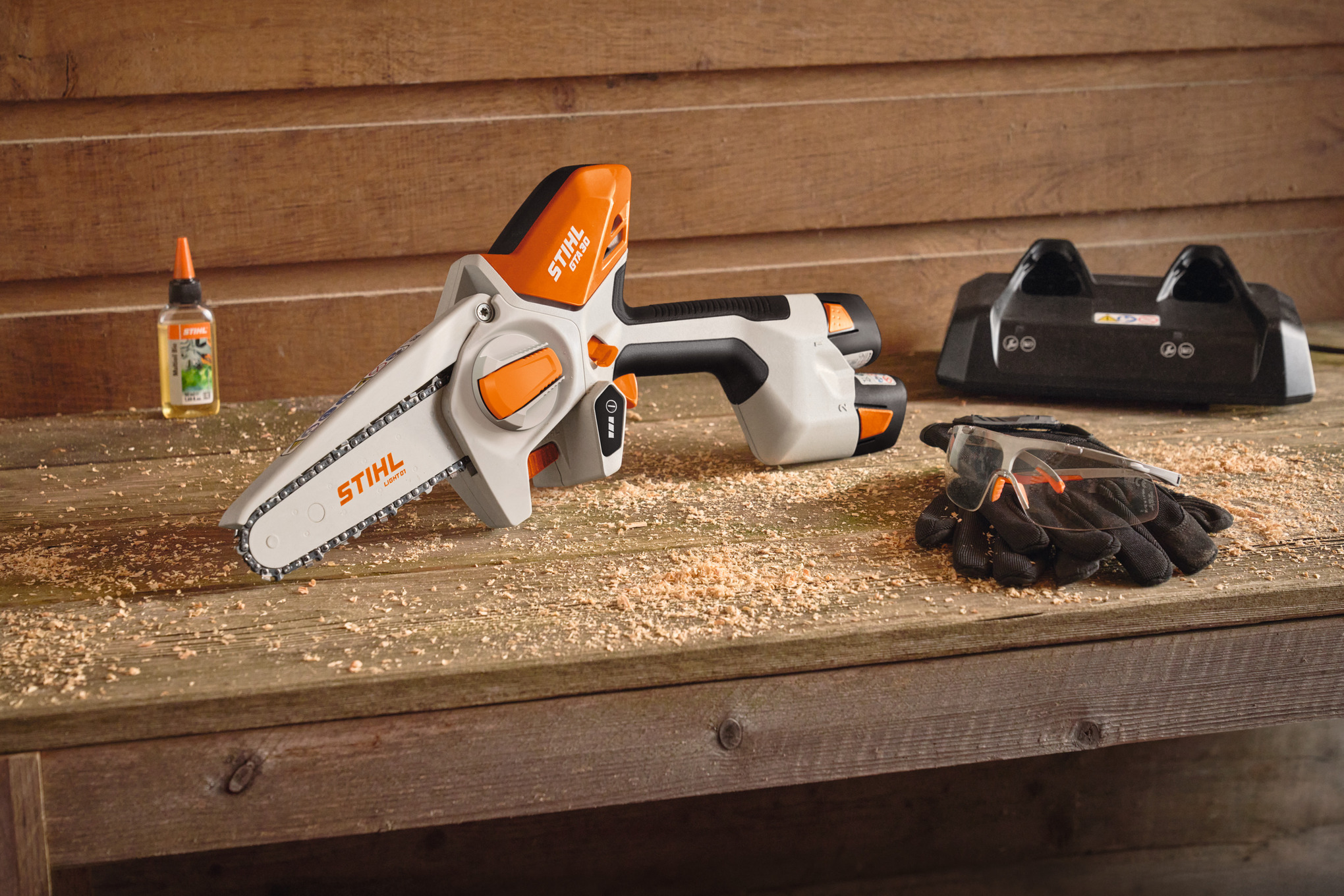  STIHL GTA 30 con la batería y el aceite adecuados