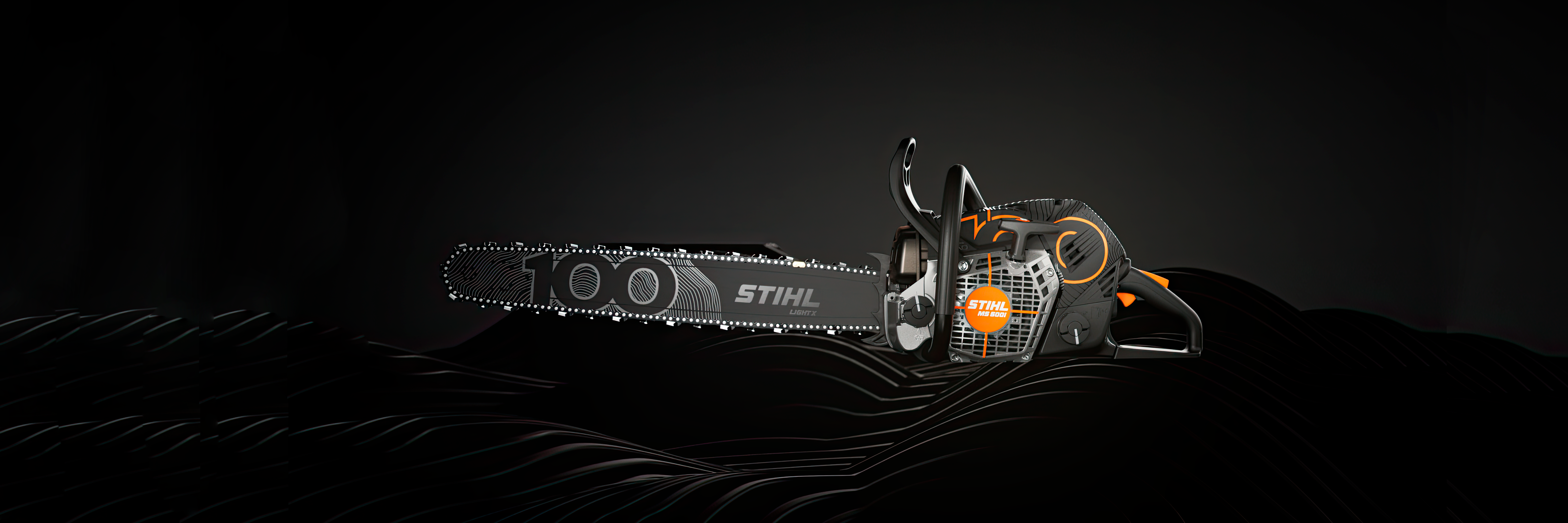 Motosierra STIHL MS 500i edición aniversario sobre fondo negro