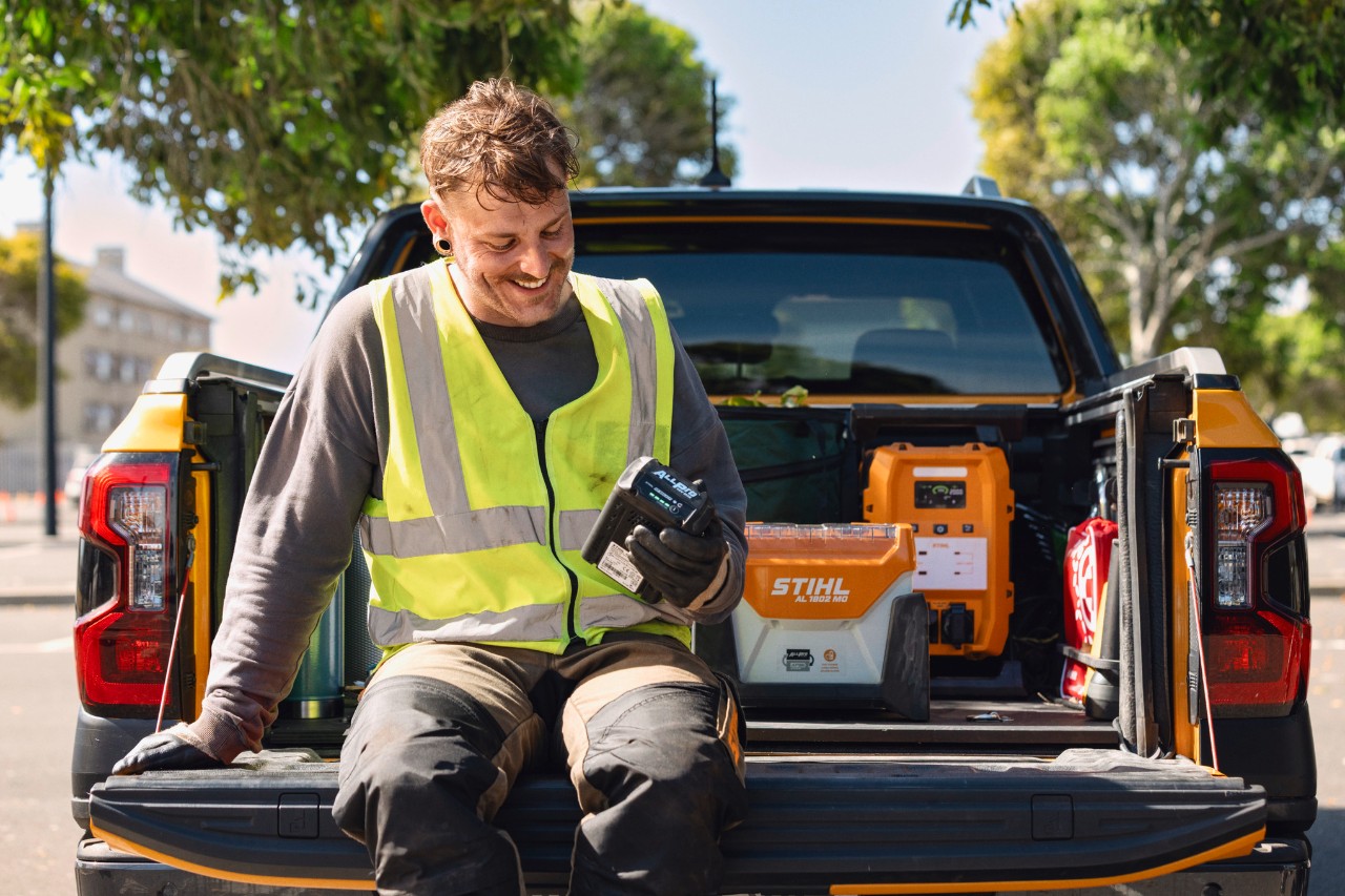 Cargador portátil STIHL AL 1802 MO y STIHL PS 2000 para recargar baterías ALLPRO